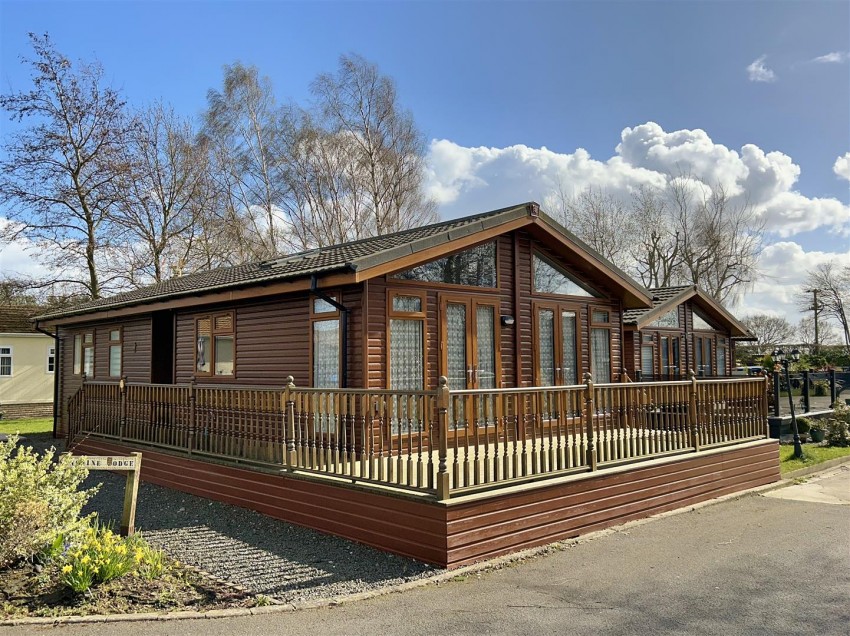 Images for Cliffe Country Lodges, Cliffe Common, Selby