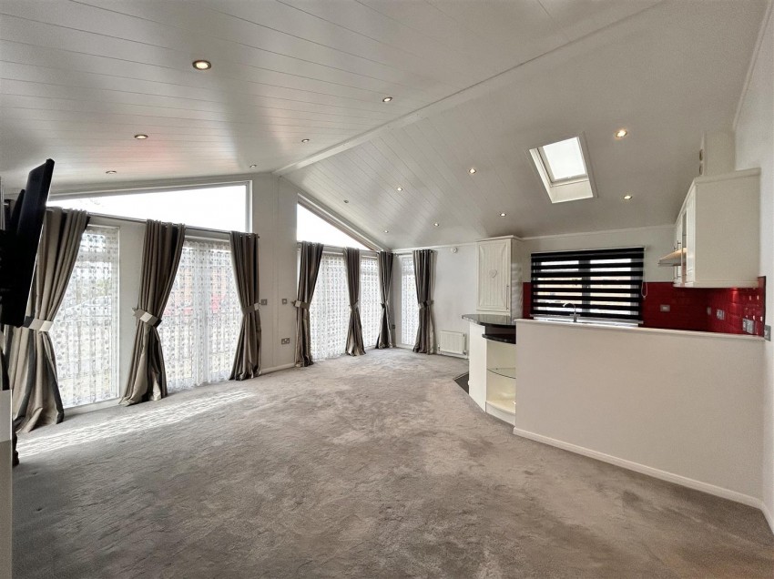 Images for Cliffe Country Lodges, Cliffe Common, Selby