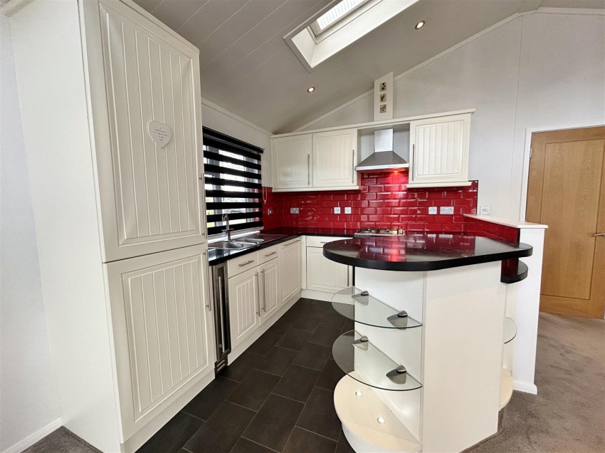 Images for Cliffe Country Lodges, Cliffe Common, Selby