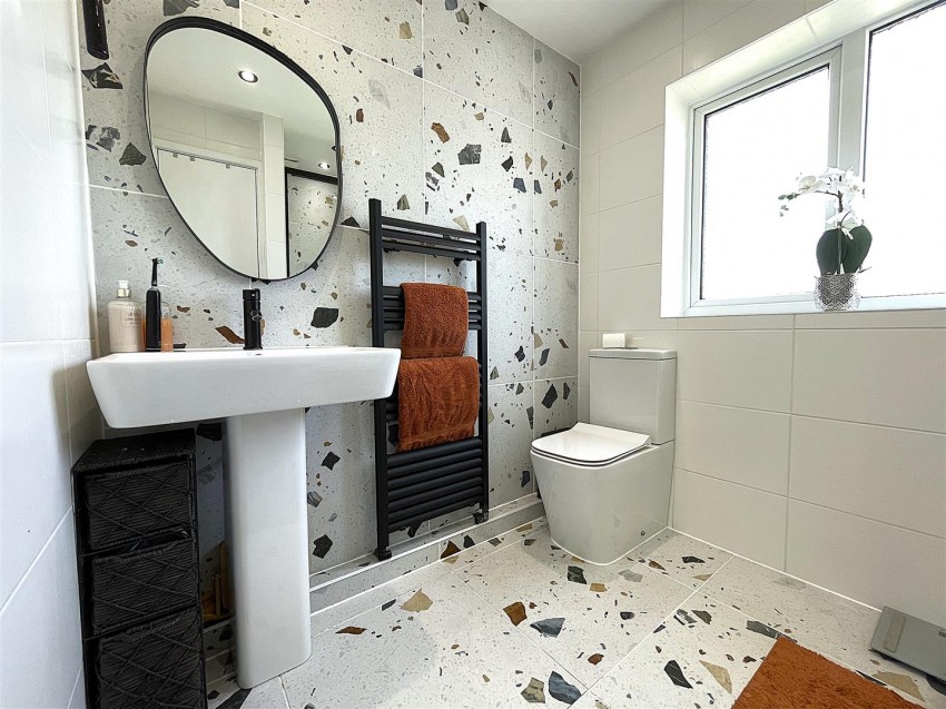 Images for Courtneys, Selby